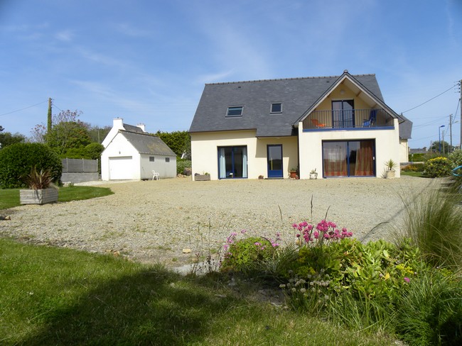 notre gite bretagne bord de mer, � mons de 100 m�tres des plages � l'entr�e d'un site naturel prot�g� du finist�re � plougasnou
